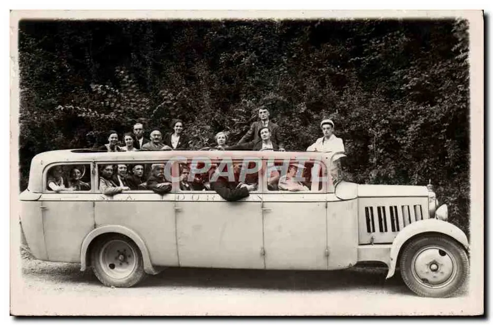 Gruppe von Personen in einem Auto — S.A. DURY - Vorderseite