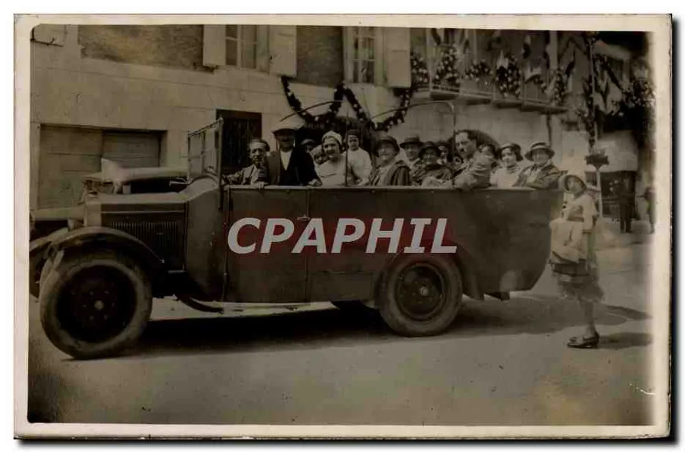 Populaire feestviering — processtoestel in een open wagen — uitgever niet geïdentificeerd, serie-nummer niet zichtbaar - Voorkant