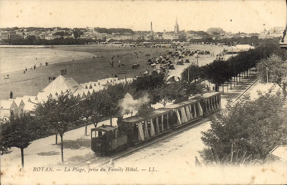Royan — Die Strandpromenade, Aufnahme vom Family Hotel — LL. - Vorderseite