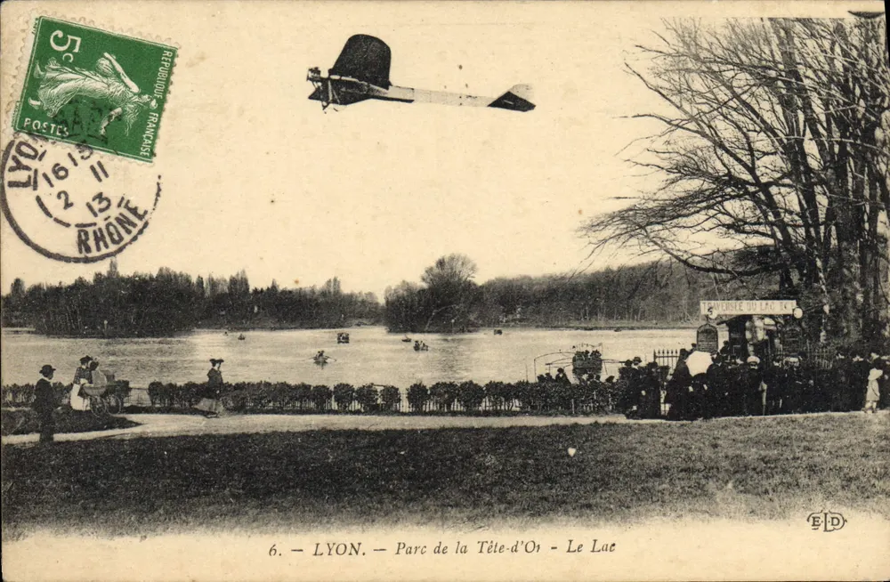 LYON — Park der Goldenen Krone — Der See — Flugzeug in der Luft - Vorderseite