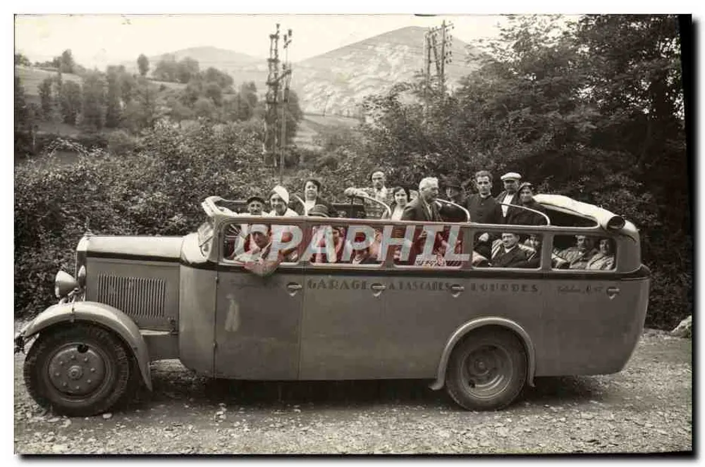 Gruppe von Personen in einem öffentlichen Fahrzeug — Garage Alastares, Lourdes — n°2 - Vorderseite