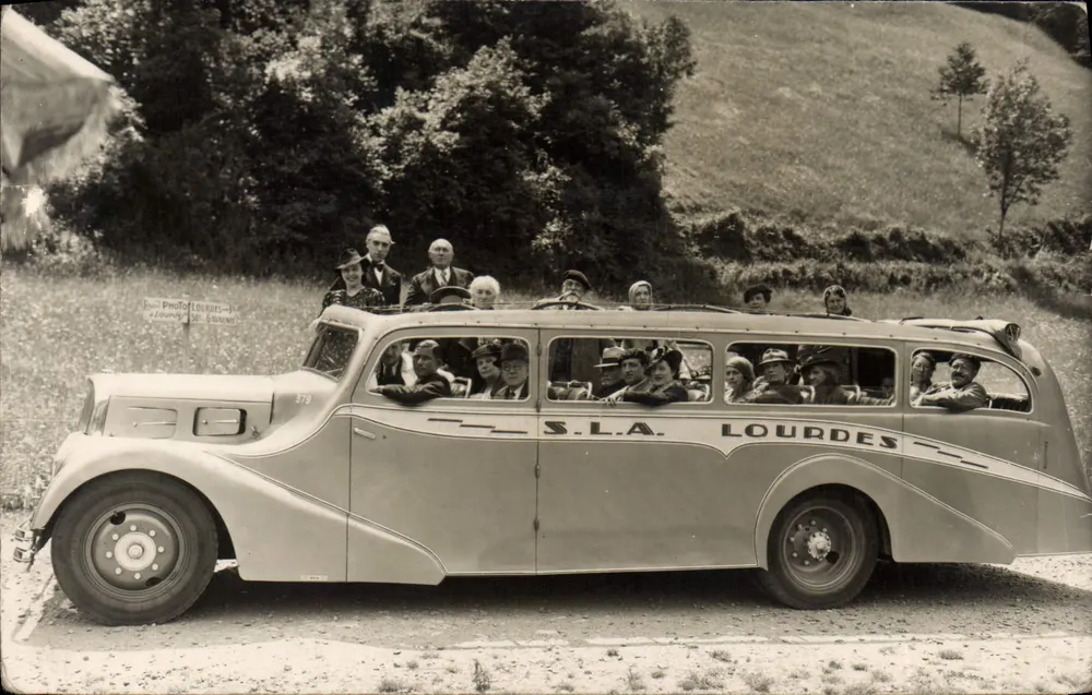 S.L.A. Lourdes — Touristenbus — Foto Lourdes - Vorderseite