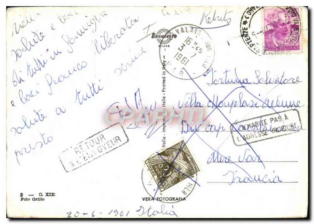 Couple dans une Fiat 500 cabriolet — scène de jardin avec tulipes — éditeur Foto Grillo, n° 2 - A. XII - Verso