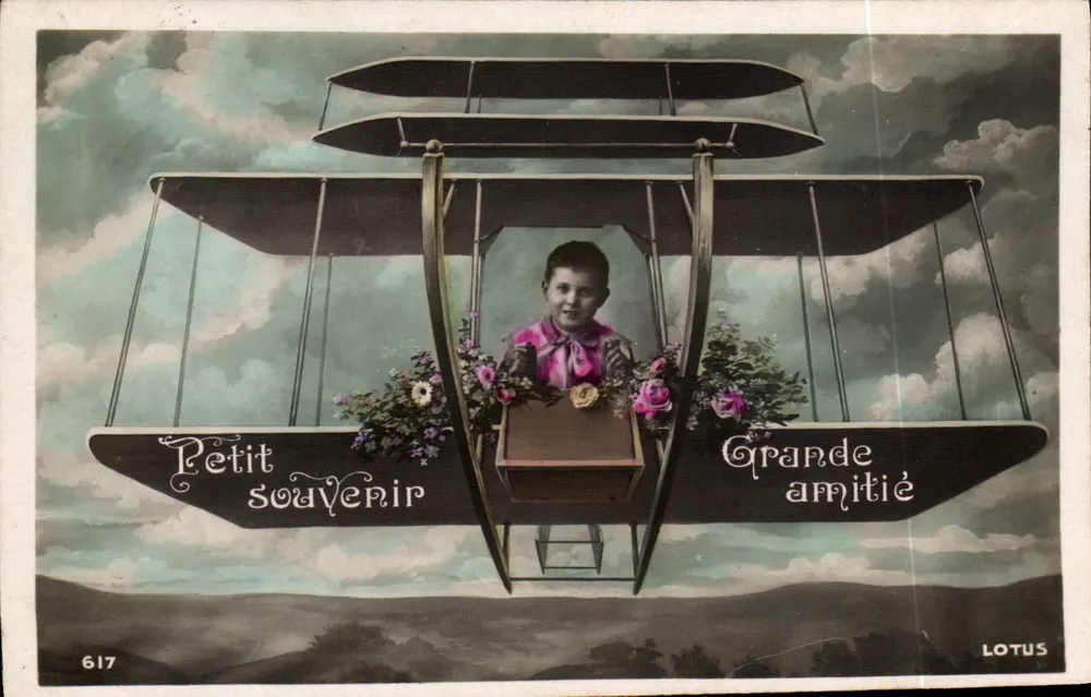 Criança em um avião biplano — 'Pequeno souvenir, Grande amizade' — LOTUS n°617 - Frente