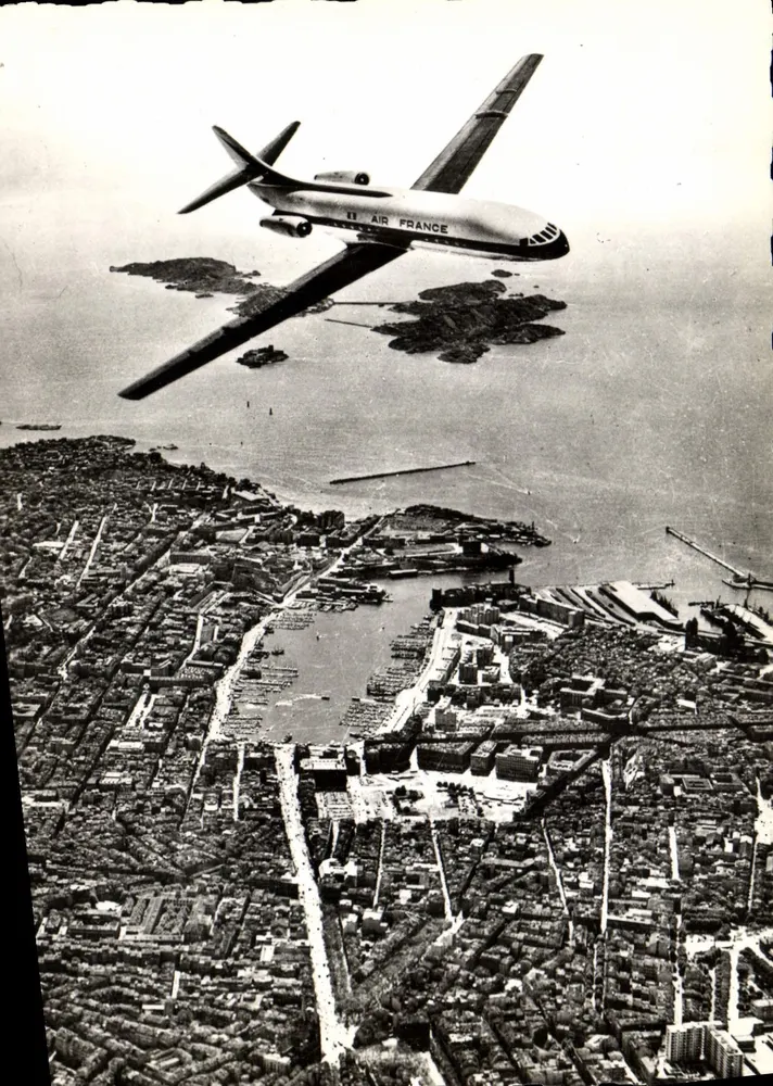 Air France-Flugzeug in der Luft über Marseille — Air France-Werbung für Flüge nach Algerien in Caravelle - Vorderseite