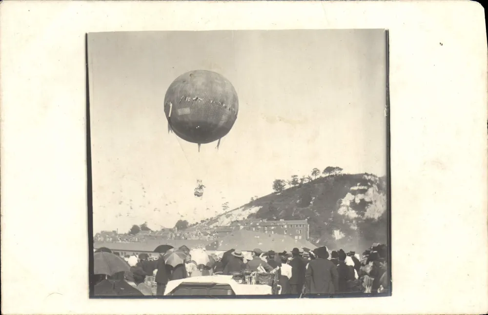 Balão dirigível — demonstração pública — H. Guillamnhot, Bespfling et Cie — Paris - Frente