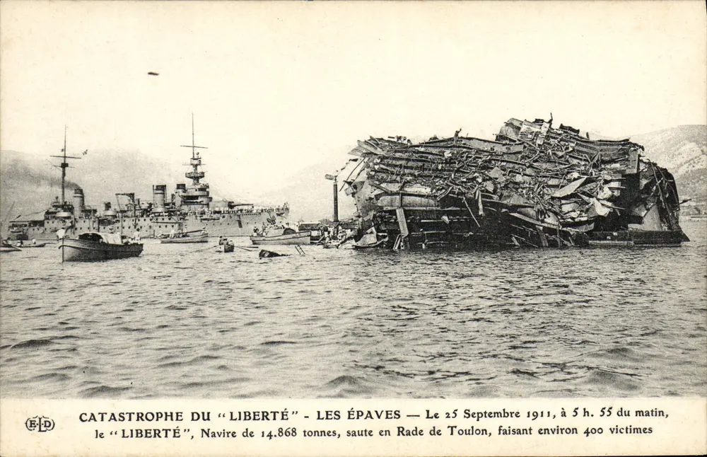Katastrophe des "Liberté" — Die Wracks — Verlag E. Le Doleÿ, Paris - Vorderseite