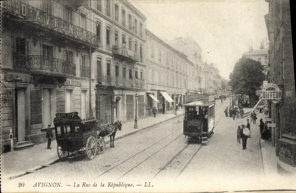 Avignon — A Rue de la République — LL. - Frente