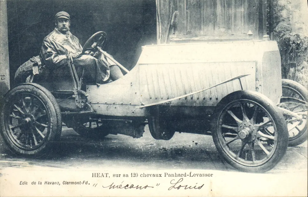 Heat am Steuer seines 120 PS Panhard-Levassor — "Mécano" Louis — Edit de la Havane, Clermont-Fd. - Vorderseite
