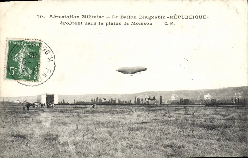 Militärische Luftfahrt — Der Dirigibelflieger «RÉPUBLIQUE» über der Ebene von Moisson — C.M. - Vorderseite