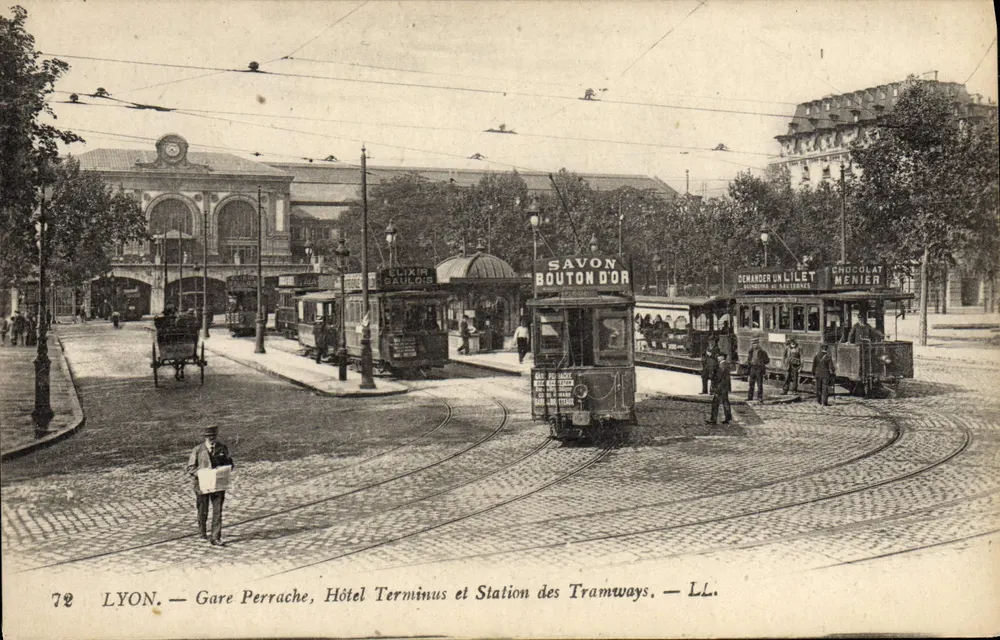 LYON — Perrache Bahnhof, Hotel Terminus und Tramway-Station — LL. - Vorderseite