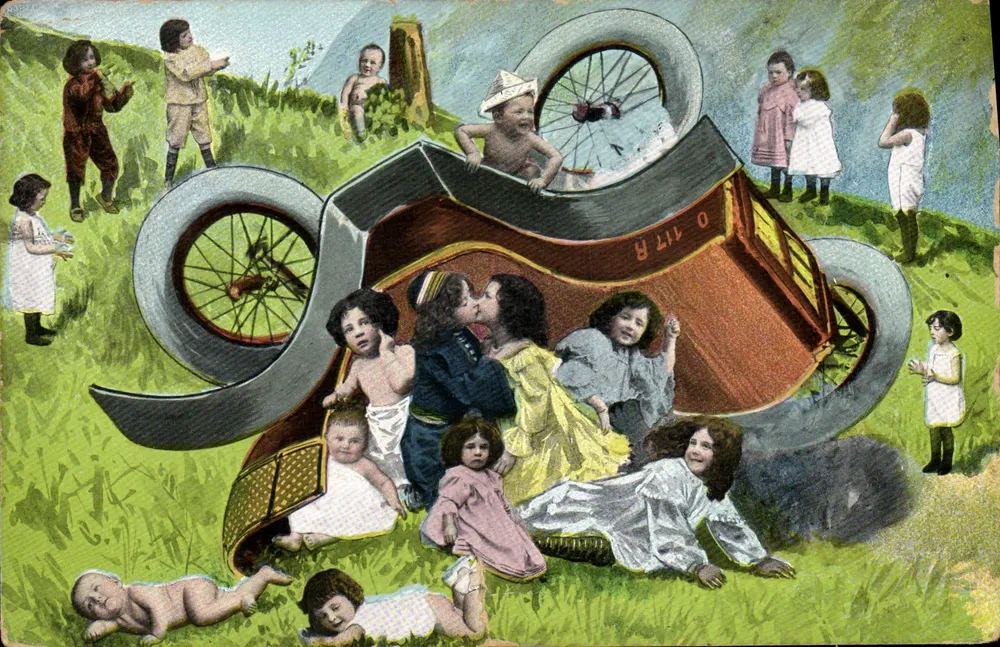 Kinder spielen um ein Fahrzeug mit riesigen Rädern — Verleger 'CARTE POSTALE' und Seriennummer 363 - Vorderseite