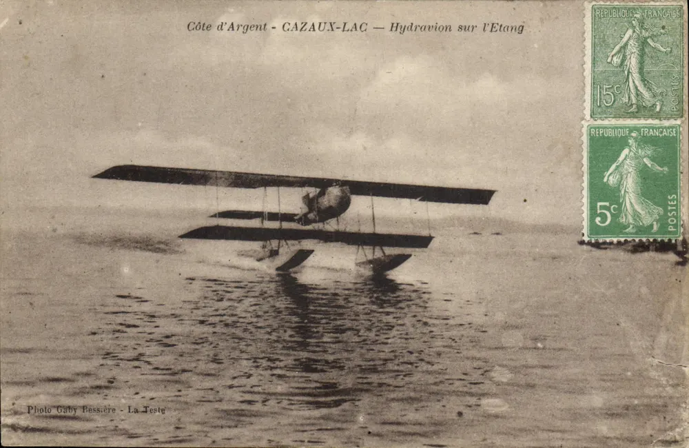 Côte d'Argent - GAZAUX-LAC — Wasserflugzeug über den See — Foto Gaby Bessière - La Teste - Vorderseite