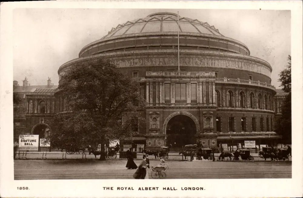 Het Royal Albert Hall — Londen — Kingsway Real Photo Card - Voorkant