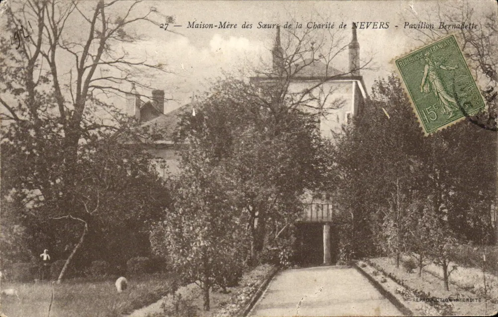 Mutterhaus der Schwestern der Caritas von NEVERS — Pavillon Bernadette — Verleger: Reproduction Interdite - Vorderseite