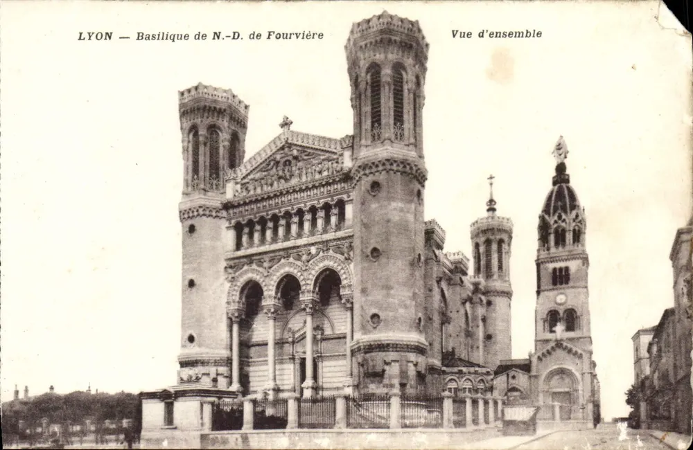 LYON — Basílica Nossa Senhora de Fourvière — Vista geral - Frente