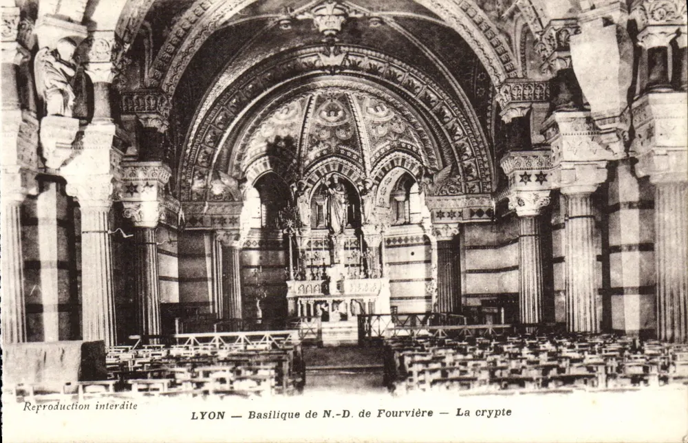 LYON — Basílica de N.-D. de Fourvière — A cripta - Frente