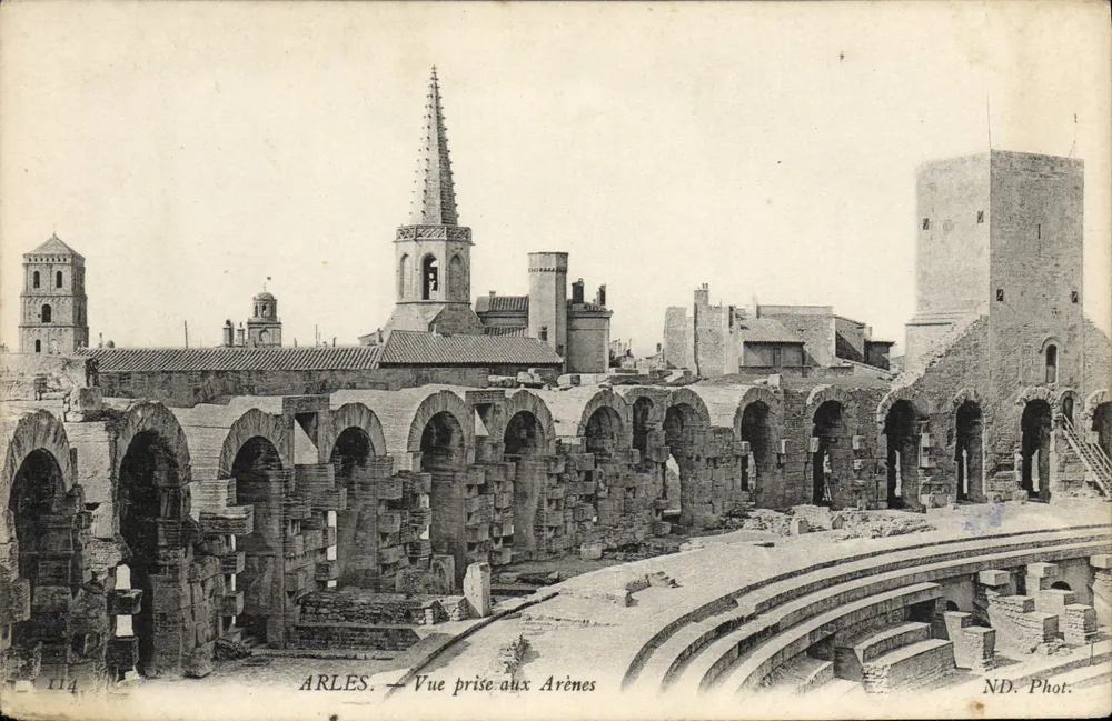 Arles — Vista tirada nas Arènes — ND. Fot. n° 114 - Frente