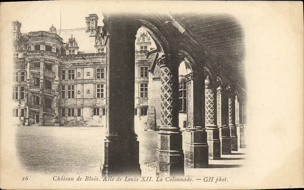 Schloss Blois. Flügel von Ludwig XII. Die Säulenreihe — GH Fotografie - Vorderseite