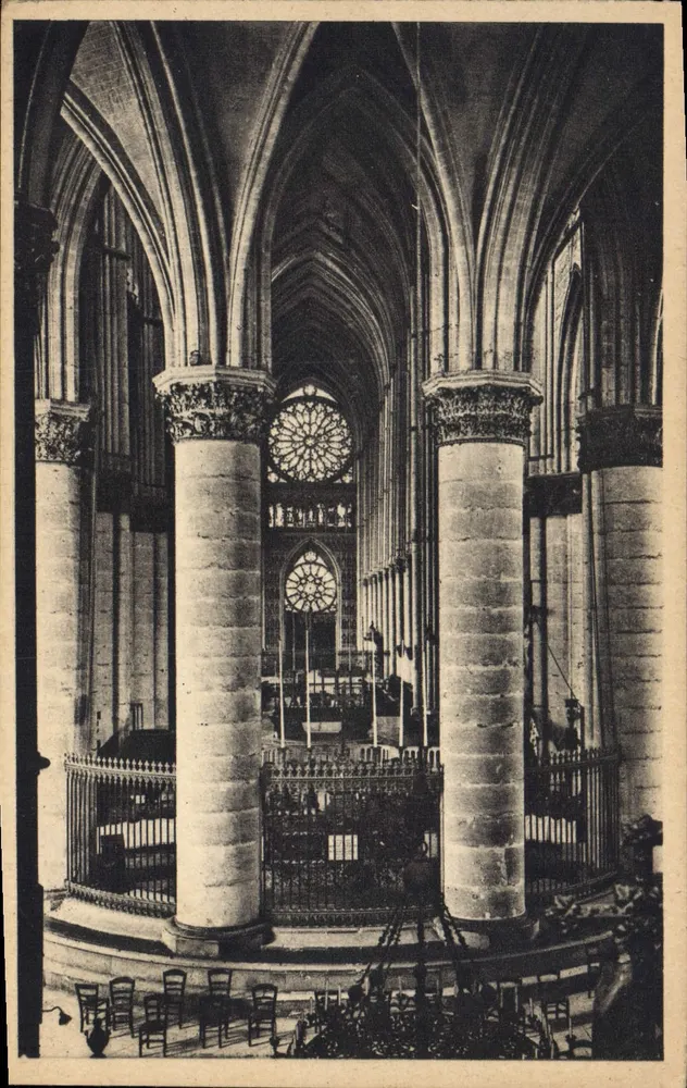 Catedral de Reims — Vista interna — Edit. Reims-Catedral, place de la Catedral, Reims - Frente