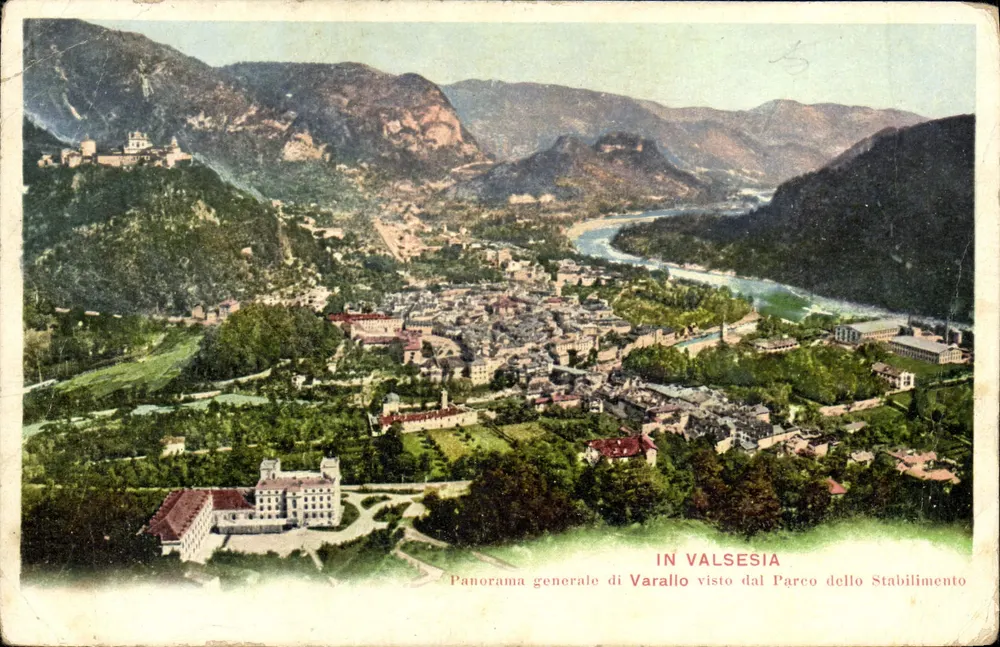 Varallo — panorama geral visto do parque do estabelecimento — Camaschella & Zanfa, Varallo - Frente
