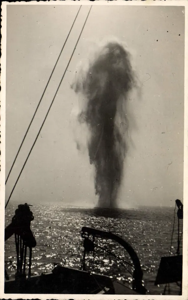 Tornado marítimo — vista de um navio — Carte Postale - Frente