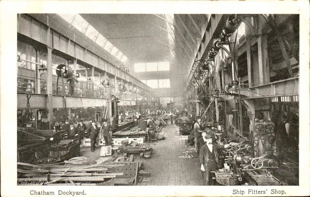 Chatham Dockyard — Oficina de Ajustadores de Navio — Foto Fales & Polden - Frente