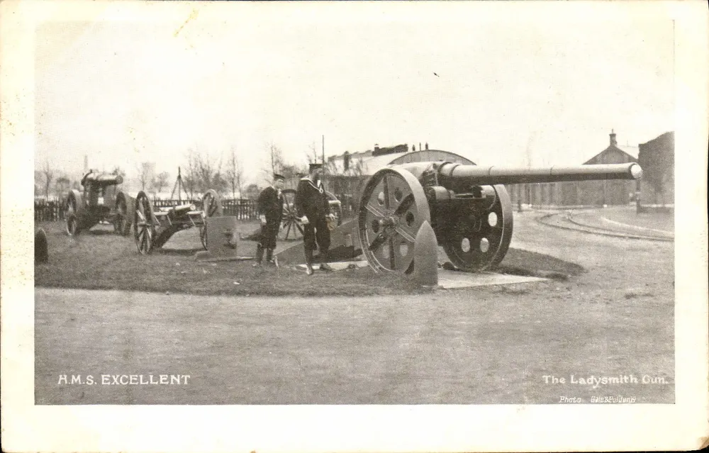 H.M.S. EXCELLENT — O Canhão de Ladysmith — Foto G. E. P. E. B. - Frente