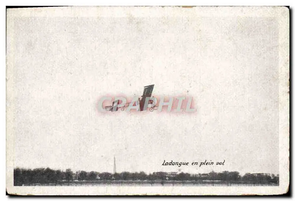 Flugzeug im vollen Flug — Flugzeug über ein Landschaftsbild - Vorderseite