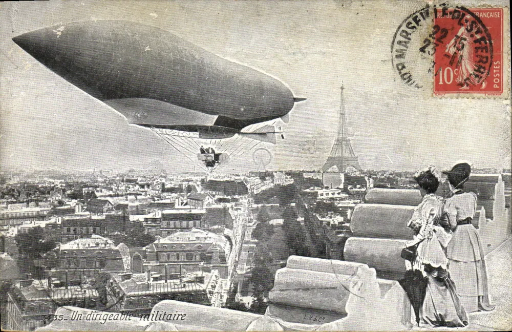 Paris — Dirigível militar sobre a cidade — A. Riboulet, n° 3455 - Frente