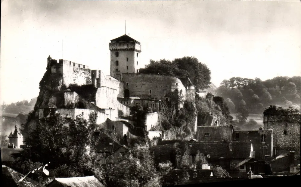 Das Burgschloss — Südfestung — Editions JOVÉ, Pau (B.P.) - Vorderseite