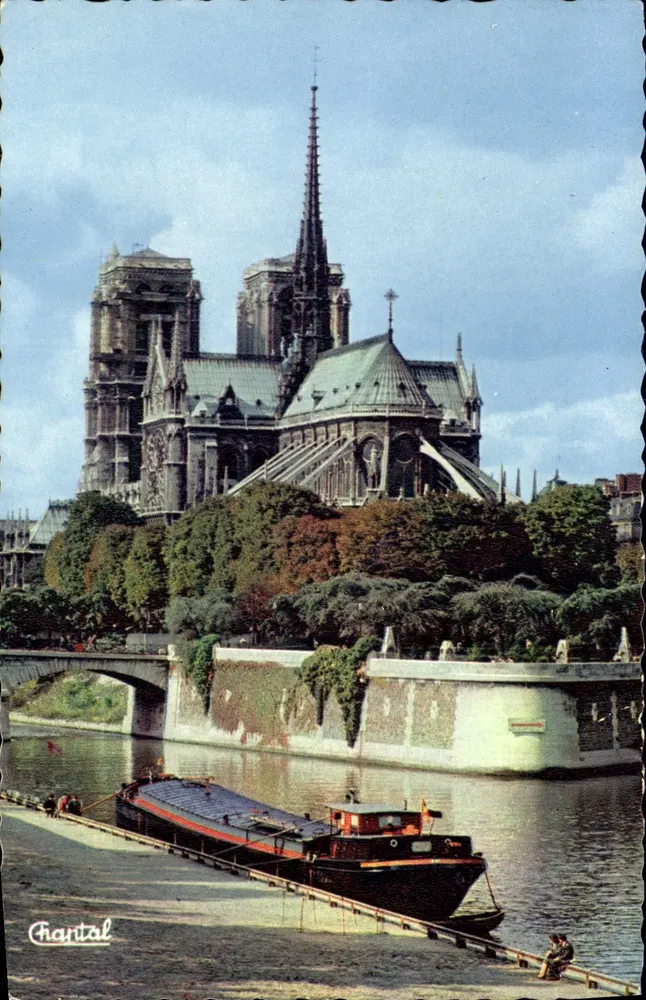 Notre-Dame de Paris — vista desde a Sena — Edições Chantal - Frente