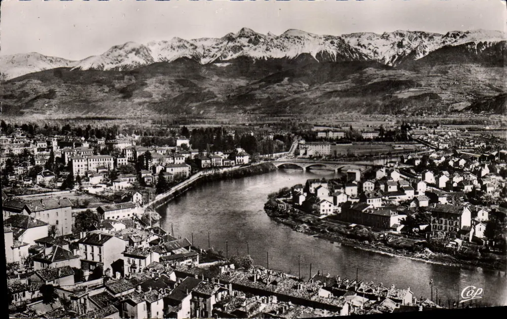 Grenoble — Allgemeiner Blick auf die Tronche, die Île Verte und die Alpen — Cie des Arts Photographiques, Paris - Vorderseite