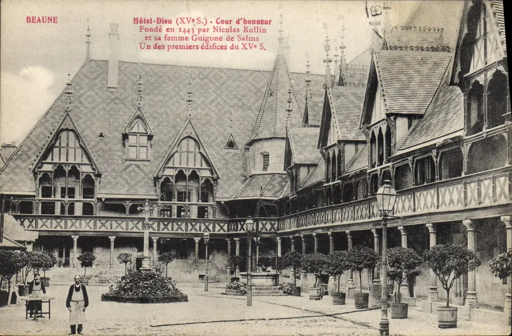 Hôtel-Dieu (século XV) - Cour d'honneur — Beaune — editor Rococo frères - Frente