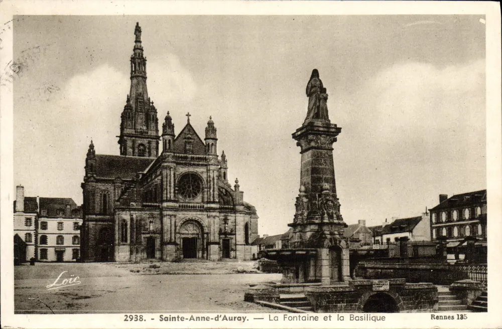 Sainte-Anne-d'Auray — Die Fontäne und die Basilika — Loïc, Nr. 2938 - Vorderseite