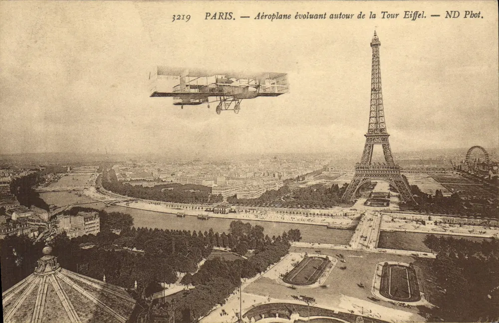 Paris — Flugzeug, das um die Eiffelturm fliegt — ND Phot. - Vorderseite