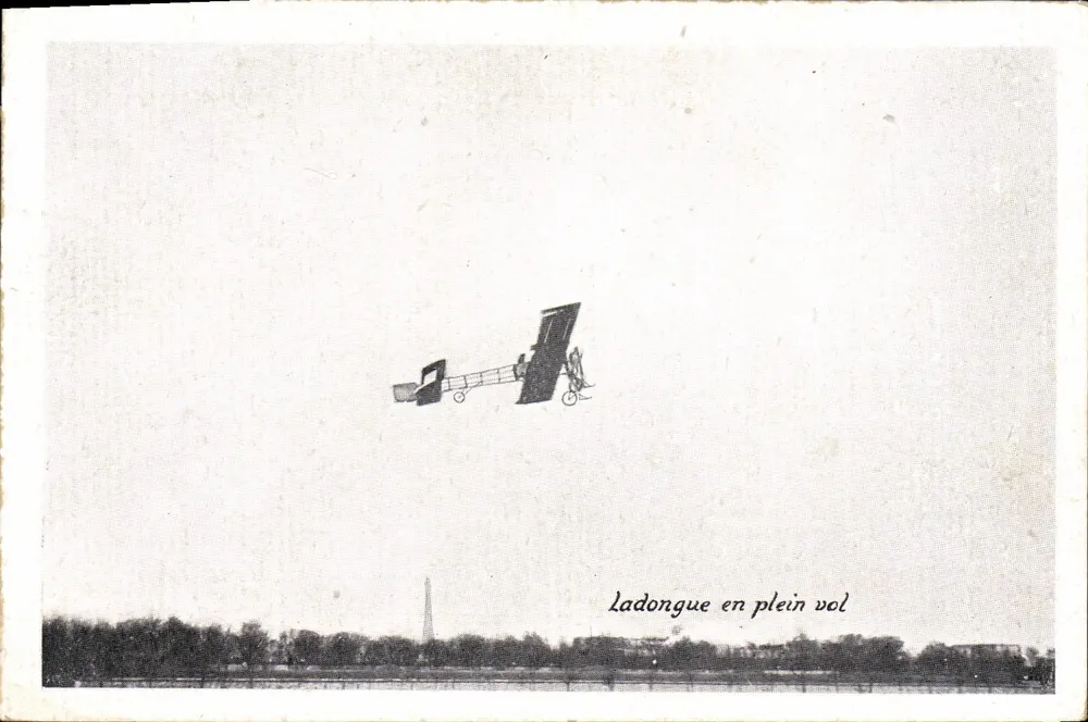 Ladongue im Flug — Doppeldecker — Ansichtskarte - Vorderseite
