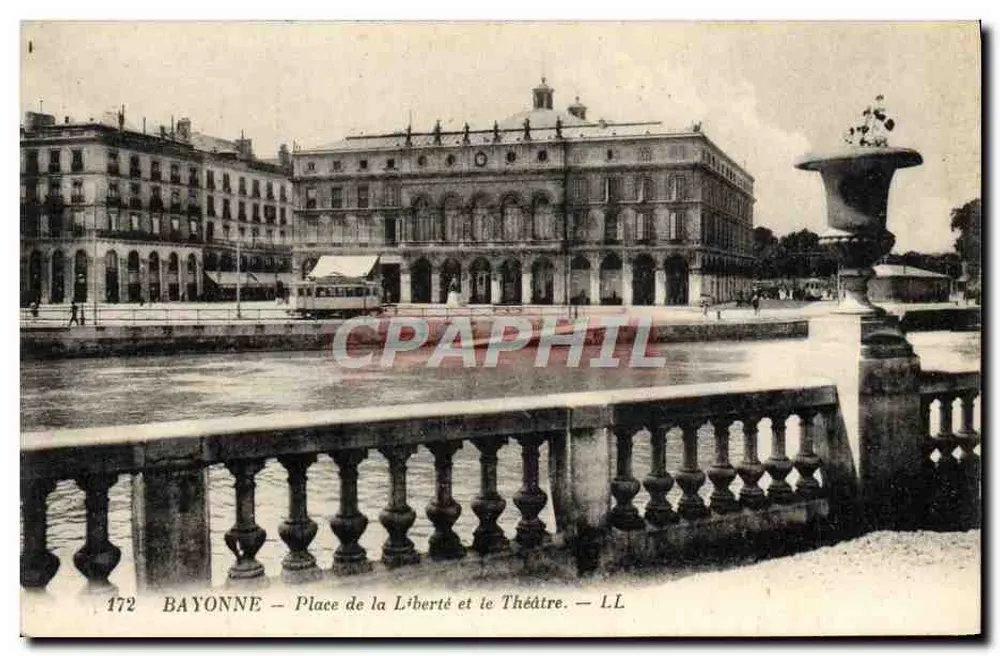 Bayonne — Place de la Liberté und das Theater — LL - Vorderseite