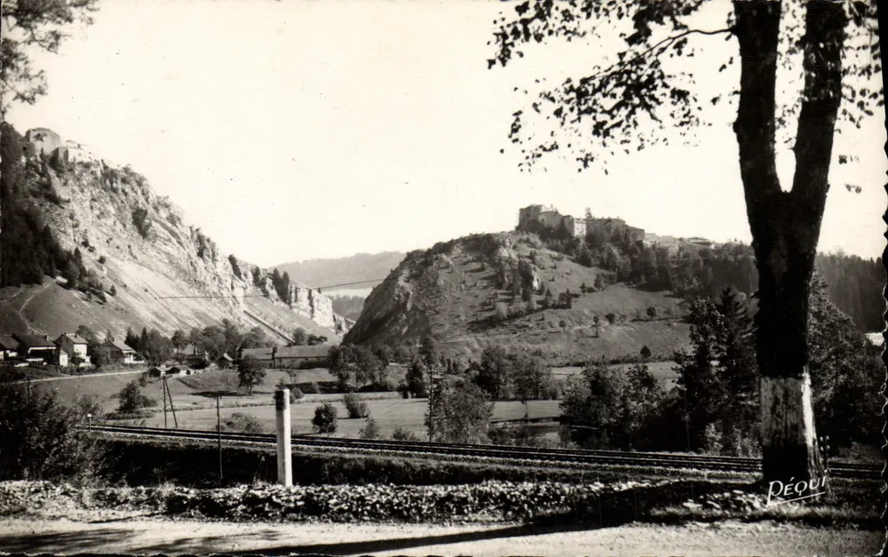 PONTARLIER (Doubs) — Durchgang der Cluse, Festungen Joux und Larmont — Bromure PEQUIGNOT, Besançon - Vorderseite