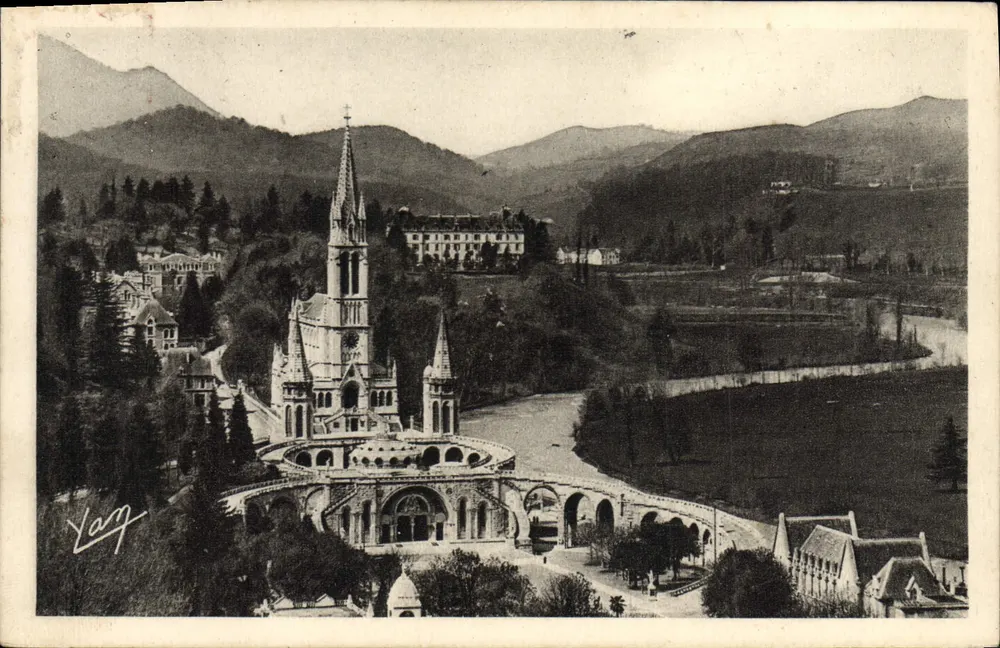 Lourdes — Die Basilika vom Festungsschloss aus gesehen — Fotografie Quinault - Vorderseite
