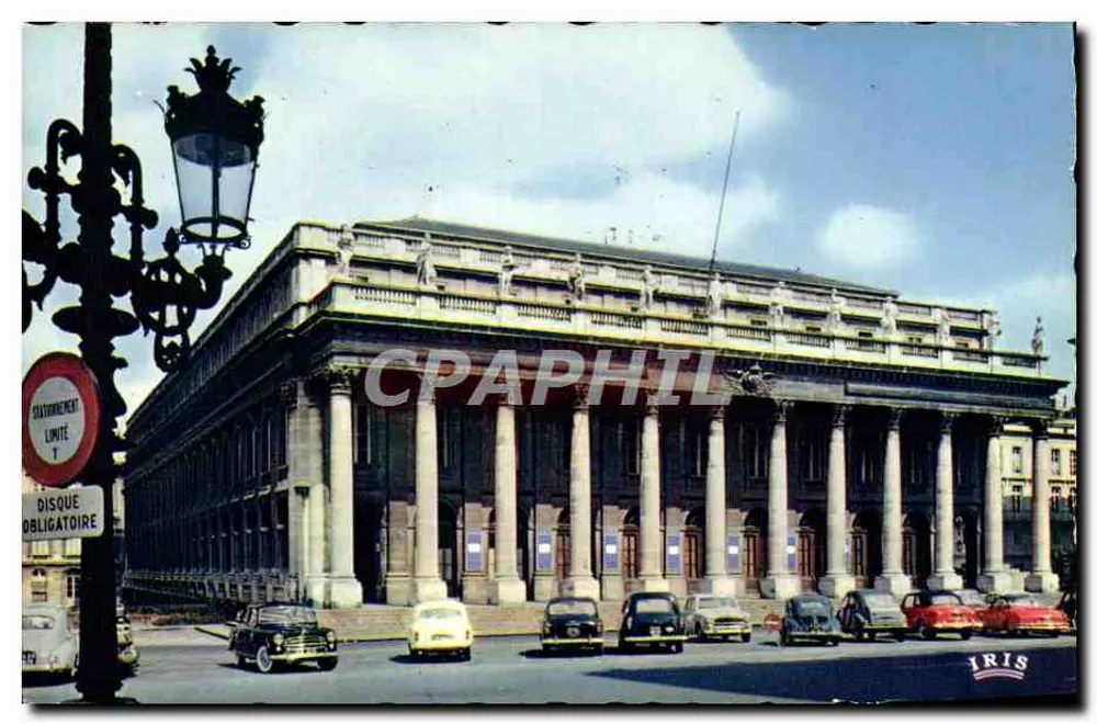 O Grande Teatro de Bordeaux — vista da fachada clássica com carros da época — Editora IRIS - Frente