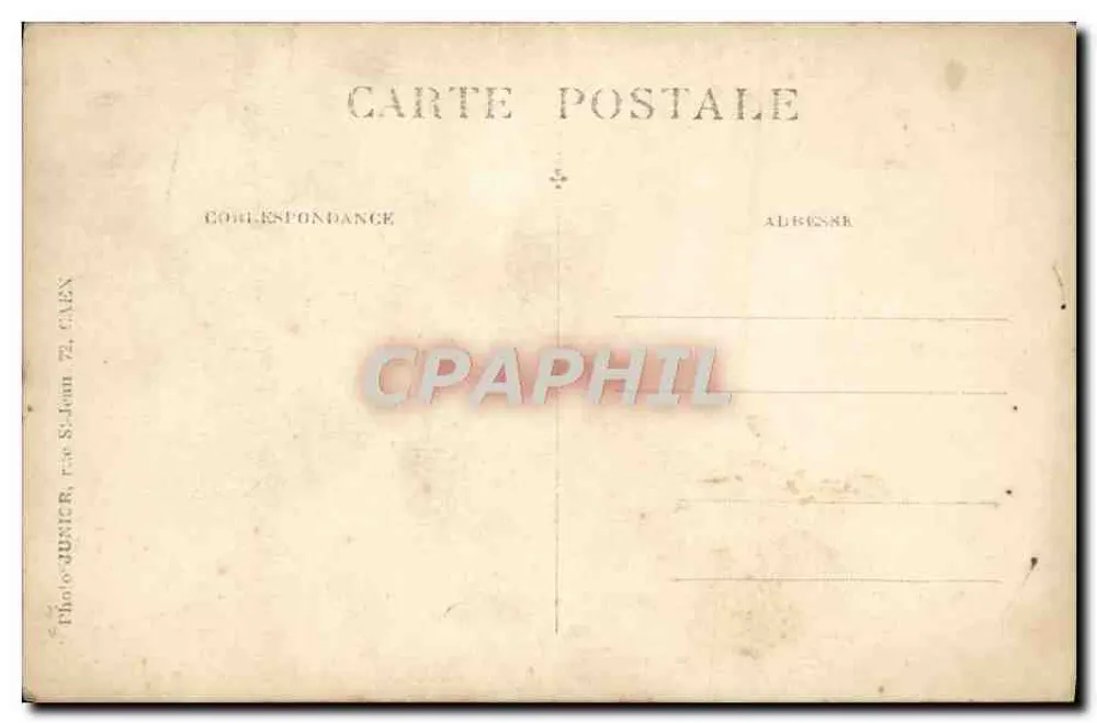 Duas bonecas vestidas com trajes de camponesas — Foto Justier, rue St-Jean 72, Caen - Verso