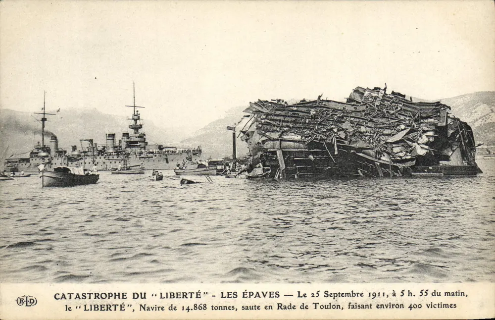 Katastrophe des "Liberté" — Die Wracks — Verlag E. Le Doleÿ, Paris - Vorderseite