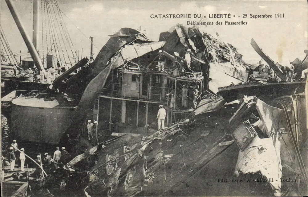 Katastrophe des « Liberté » — Beseitigung der Fußgängerbrücken — Verlag Exper & Chiarelli - Toulon - Vorderseite