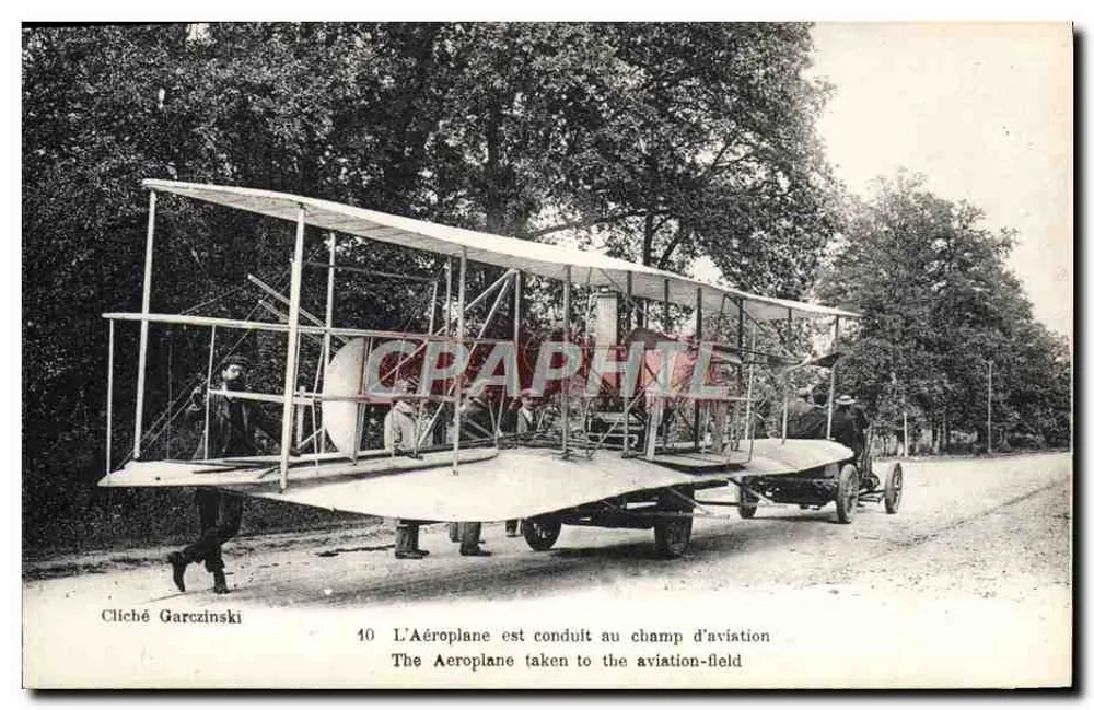 Das Flugzeug wird zum Flugfeld gezogen — Fotografie Garczinski — Nr. 10 - Vorderseite
