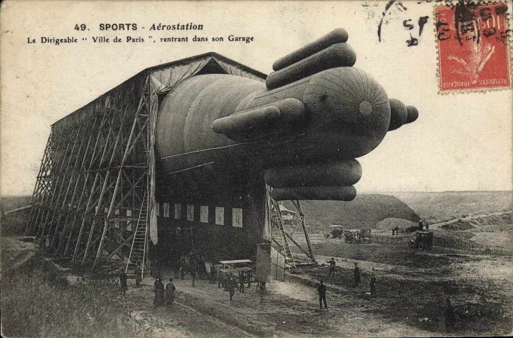 Das Luftschiff "Ville de Paris", das in seine Halle zurückkehrt — Sport — Luftschiff, Nr. 49 - Vorderseite
