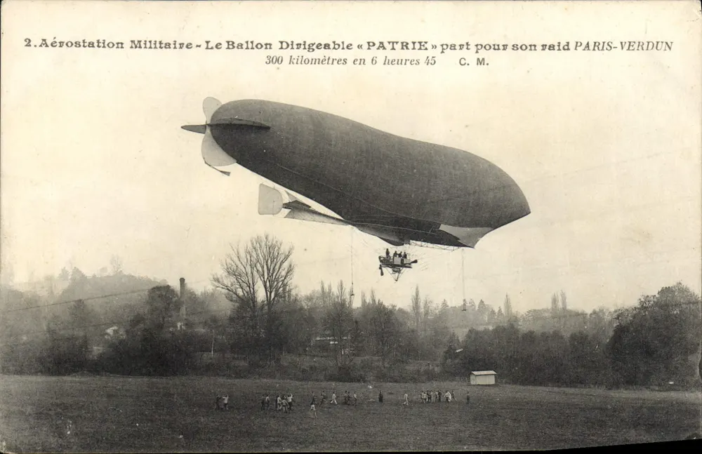 Militäraerostation — Der Luftschiff « PATRIE » startet zu seiner Expedition PARIS-VERDUN — C. M. - Vorderseite