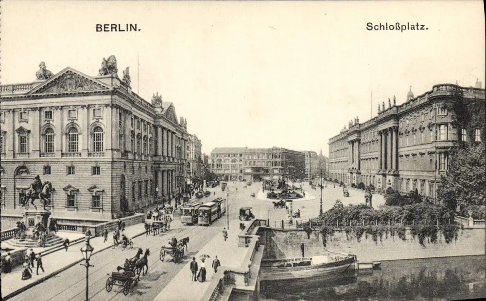 Berlim. Schloßplatz. — Vista panorâmica com monumento equestre e edifícios clássicos — J.W.i.B. No 205 - Frente