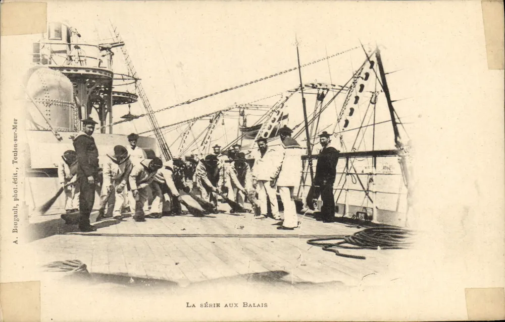 Série aux Balais — scène de travail à bord d'un navire — éditeur A. Bougault, Toulon-sur-Mer - Frente
