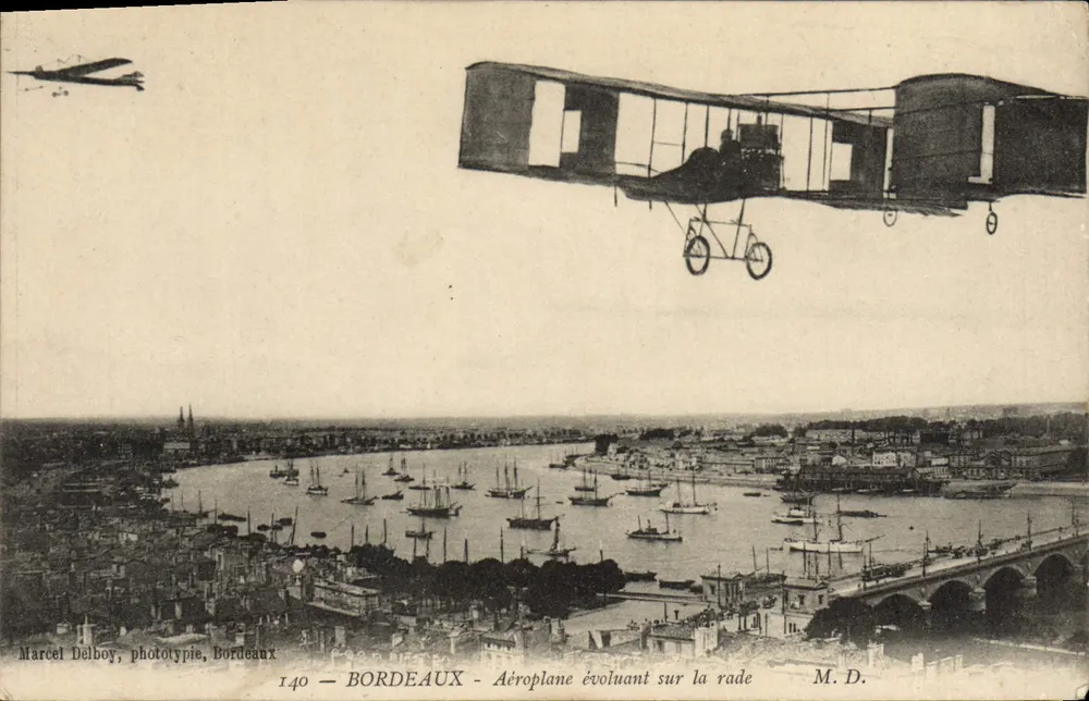 Bordeaux — Flugzeug über der Hafengegend — Marcel Delboy, Fototypie, Bordeaux, n°140 - Vorderseite